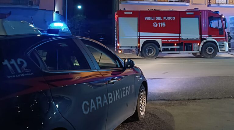 Greci, abitazione in fiamme: Carabinieri e Vigili del Fuoco in azione