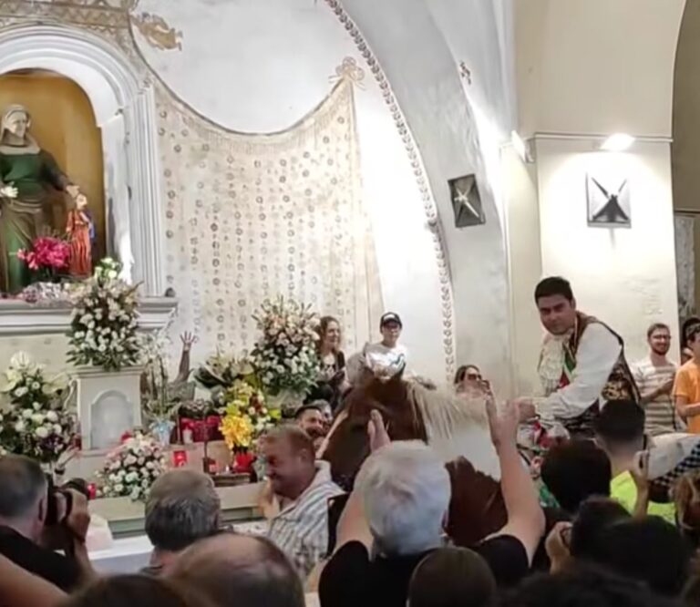 Il battito della tradizione: a San Mango torna la Cavalcata di Sant’Anna