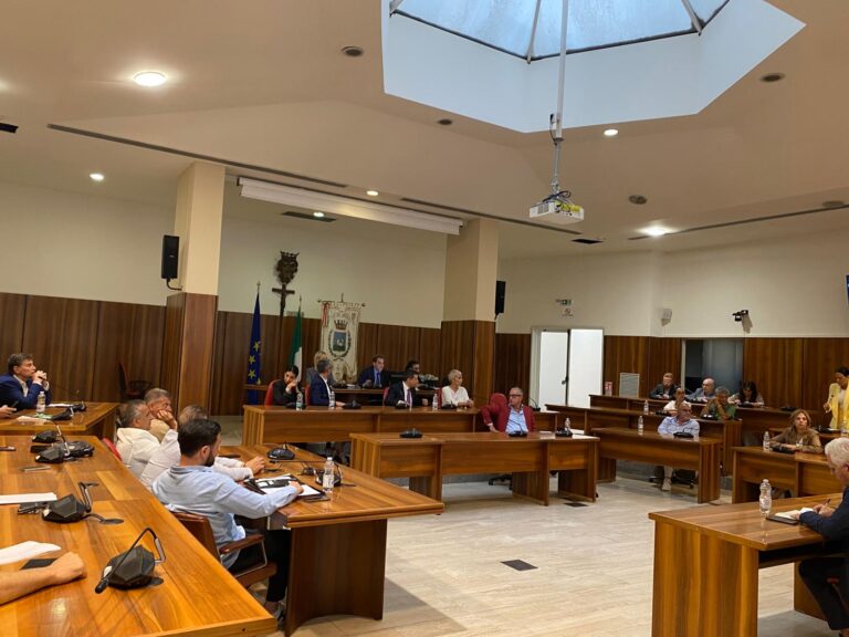 Due consiglieri “festiani” aderiscono al gruppo misto: dopo Rocchetta anche Sorice