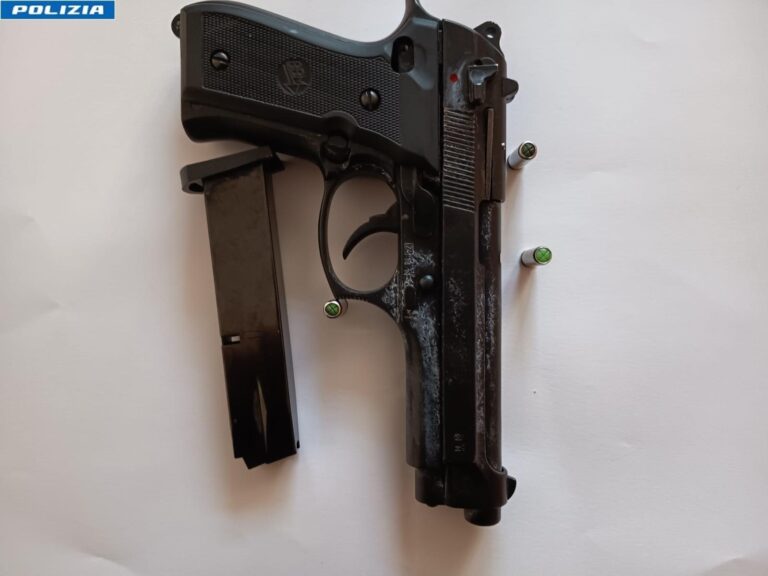 Porto abusivo di arma ed esplosioni pericolose: denunciato un 54enne avellinese