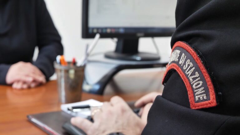 Forino, compra un motore per auto online ma è una truffa. Denunciato 21enne dai Carabinieri