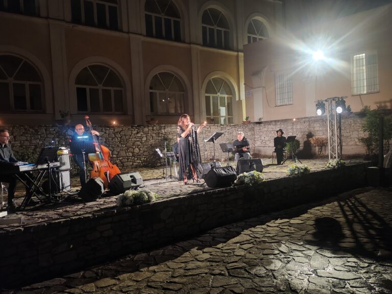 Lauro, “Tra cielo e tango”: successo per  il concerto all’alba a Palazzo Pignatelli
