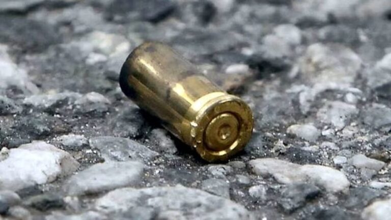 Cinque colpi di pistola contro auto parcheggiata a Rione Mazzini: indaga la Mobile