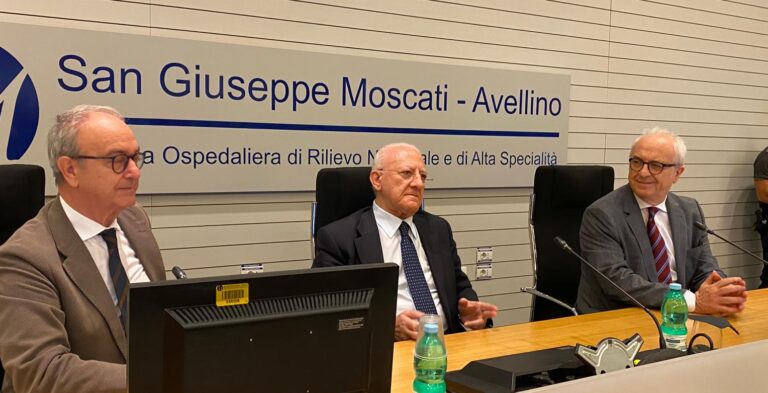 De Luca show al Moscati: “Io e Pizzuti ce ne andiamo, non buttate tutto a mare”