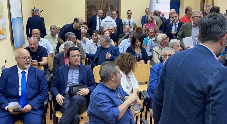 Bocciate le mozioni blocca rincari: la strada per gli aumenti resta aperta