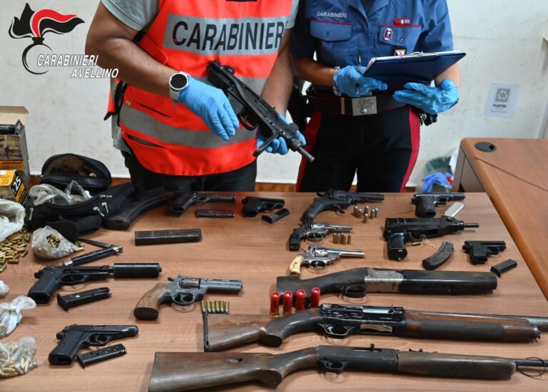 Arsenale nel casolare scoperto dai Carabinieri: informativa all’Antimafia
