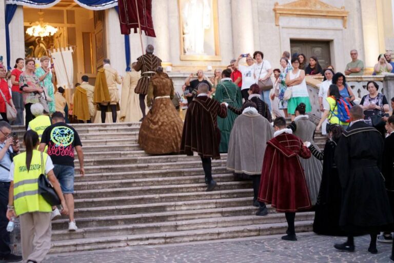 Avellino senza Palio della Botte e senza la sfilata in costume al seguito della processione