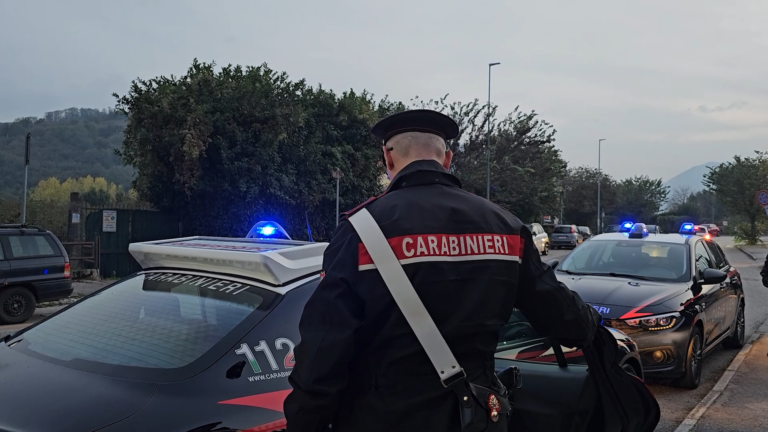 Carabiniere libero dal servizio sventa “truffa del simulato incidente” ai danni di un anziano: due arresti