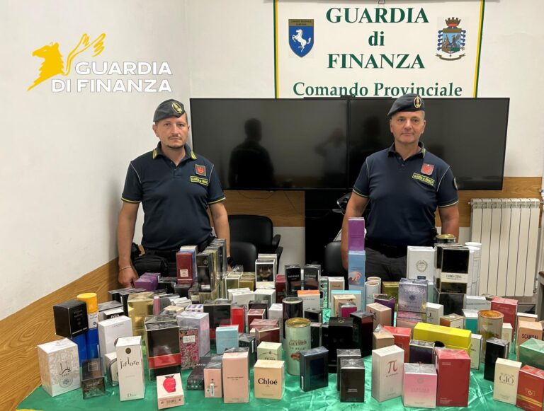 GdiF Benevento: sequestrati circa 38.000 articoli non conformi agli standard di sicurezza e 338 profumi contraffatti