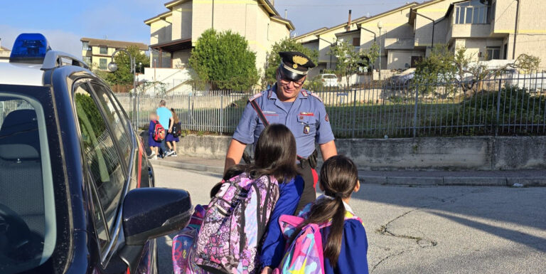 Suona la campanella del nuovo anno scolastico: istituti irpini presidiati dai Carabinieri