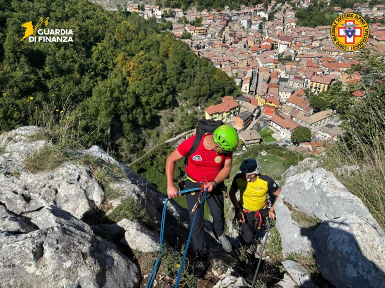 CNSAS interviene sulla via ferrata a Volturara per due persone bloccate