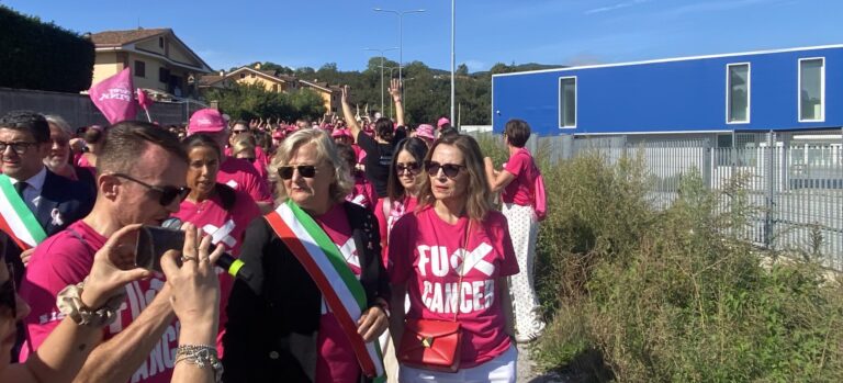 La Camminata Rosa fa tappa al Centro per l’Autismo. Perrotta: “Ce la faremo ad aprirlo”