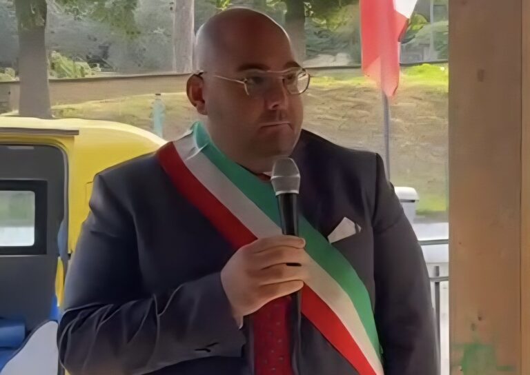 Montefredane, il sindaco Aquino blocca il concerto del rapper Frezza segnalato dal parlamentare Borrelli