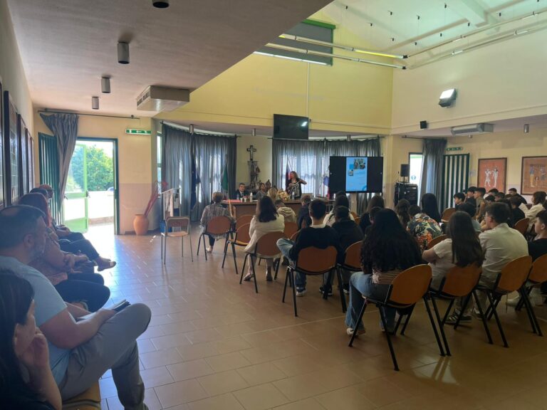 “Patto di corresponsabilità”: tra le novità la e-Policy per insegnare ai ragazzi la “navigazione sicura”