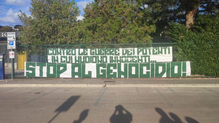 Avellino vince non solo sul campo. Gli striscioni contro il genocidio e il bullismo