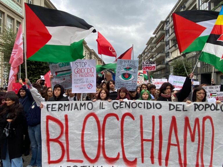 VIDEO/ Ad Avellino sventolano le bandiere della Palestina. Inondate Corso Europa e Piazza Libertà