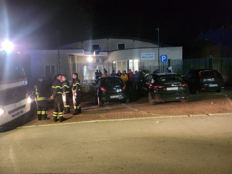 Moschiano, tentano di incendiare  il Comune: rogo domato da tre cittadini