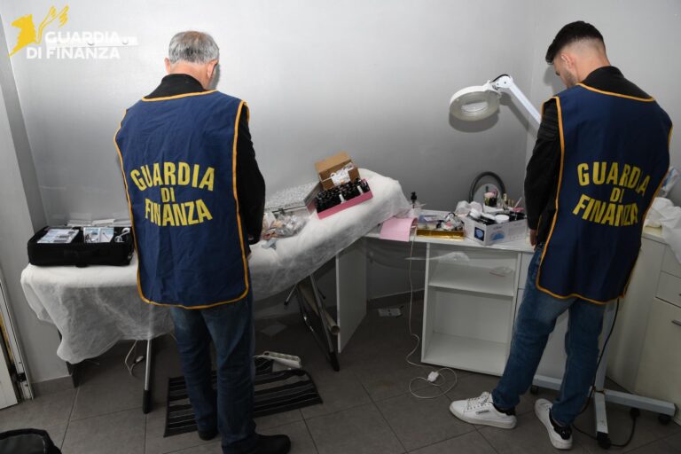 GdF Avellino: garage trasformato in studio estetico abusivo