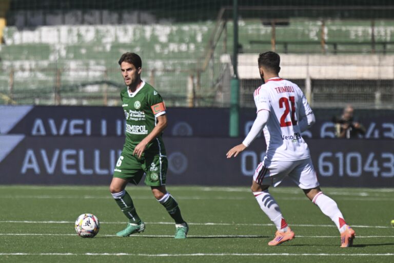 Serie B, con due goal nel primo tempo la Juve Stabia batte l’Avellino