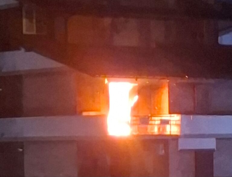 Paura a Parco Abate, fiamme  in un appartamento al terzo piano