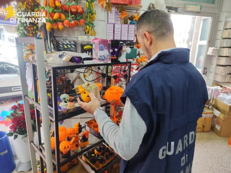 GdF Avellino: sequestrati oltre 4.000 articoli non sicuri in vendita per le festività di Halloween