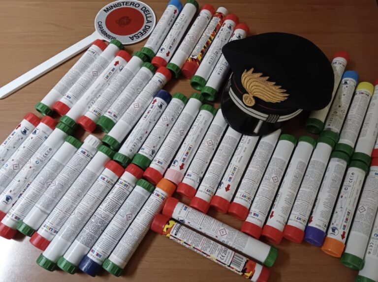 Sequestrati 47 fumogeni durante incontro di calcio di Prima Categoria: denunciato un 24enne