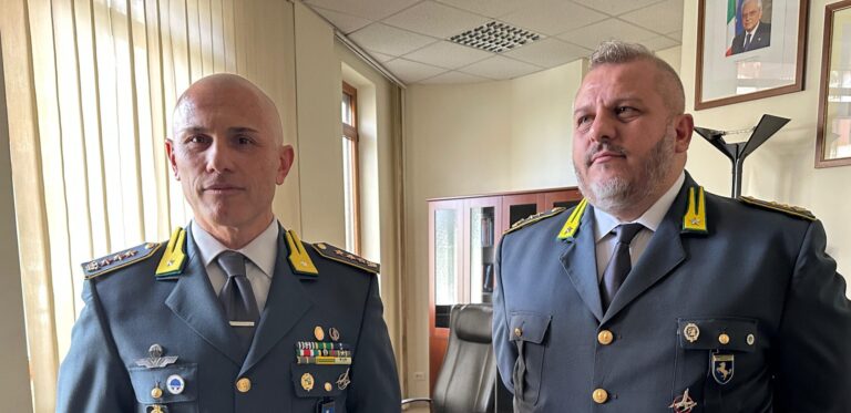 VIDEO/ Tre quintali di droga tra gli stipetti in cucina, la Finanza dopo il maxi sequestro: “Traffico non semplice spaccio”