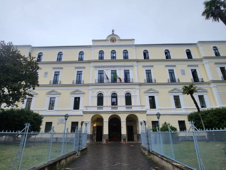 Bandiere a mezz’asta e un minuto di silenzio, l’omaggio del Convitto Nazionale ai Carabinieri uccisi