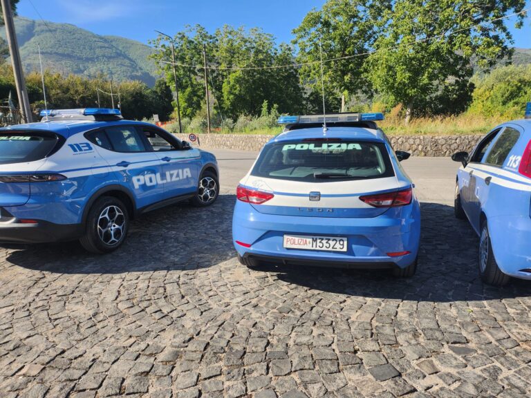 San Martino Valle Caudina, cinquanta dosi di cocaina,bilancino e soldi: ventiseienne arrestato dalla Polizia