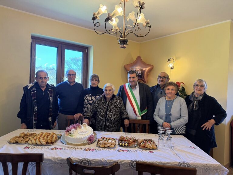 Volturara Irpina festeggia Pasqualina, 103 anni di saggezza e sorrisi