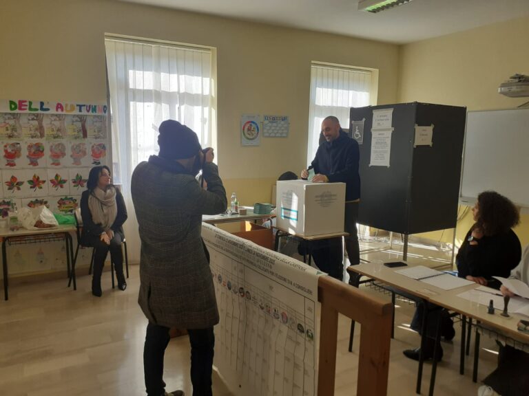 Gubitosa al seggio: “Fratelli d’Italia rompe silenzio elettorale, autorità intervengano”