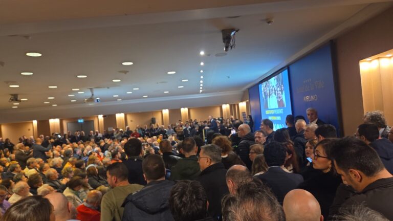 VIDEO/ Bagno di folla per Conte e Gubitosa: “Dalla Campania avviso di sfratto al Governo Meloni”