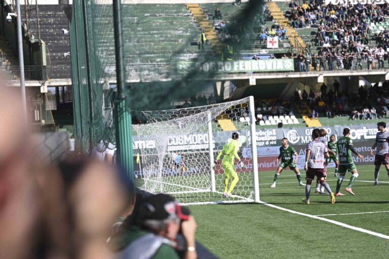 Avellino, pirotecnico 4 a 3 contro la Reggiana al Partenio – Lombardi