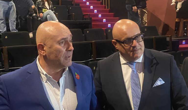 Video/Ciclone Bandecchi in città: “Quelli di destra votino per me, non per un perdente”