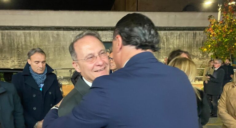 VIDEO/ Cirielli abbraccia Festa: “Un valore aggiunto, questa sarà la prima lista del Centrodestra”