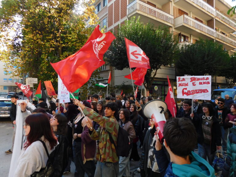 Studenti irpini: “Dalla Provincia nessun impegno concreto sull’edilizia scolastica”
