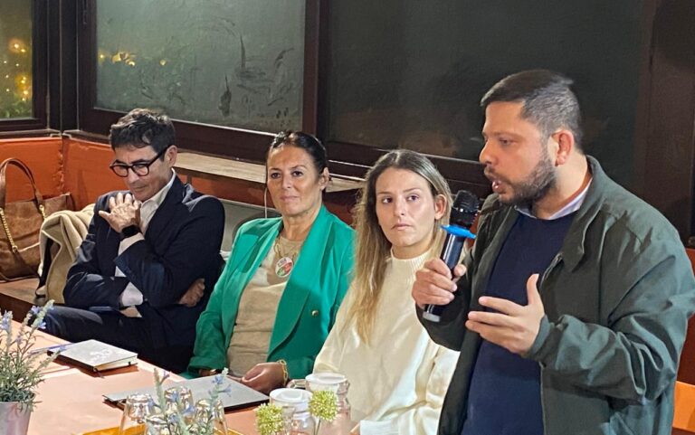 Fratoianni ad Avellino: “Fico ha coraggio, sono certo che vincerà le elezioni”