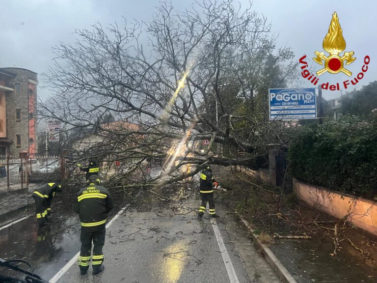 Maltempo, oltre 250 interventi dei Vigili del Fuoco in Campania
