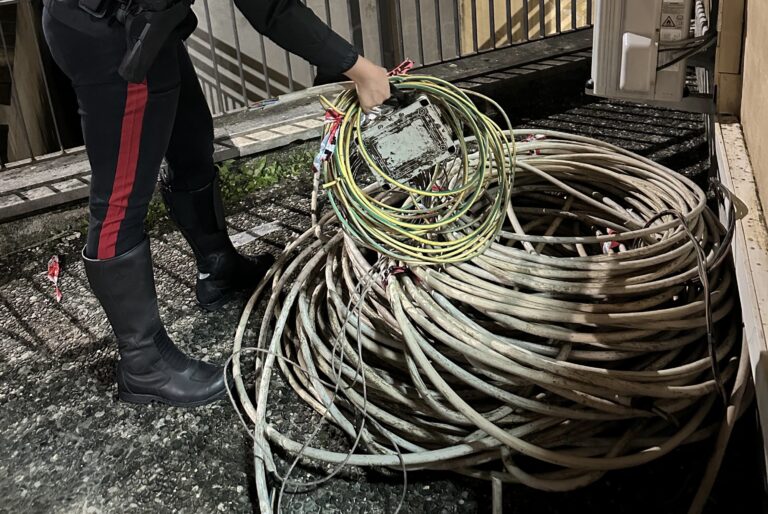 Rubano tre quintali di rame, bloccati e denunciati dai carabinieri