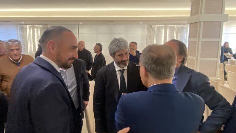 Acqua, la ricetta di Fico: “Alto Calore gestito male, ci vogliono grandi manager pubblici”