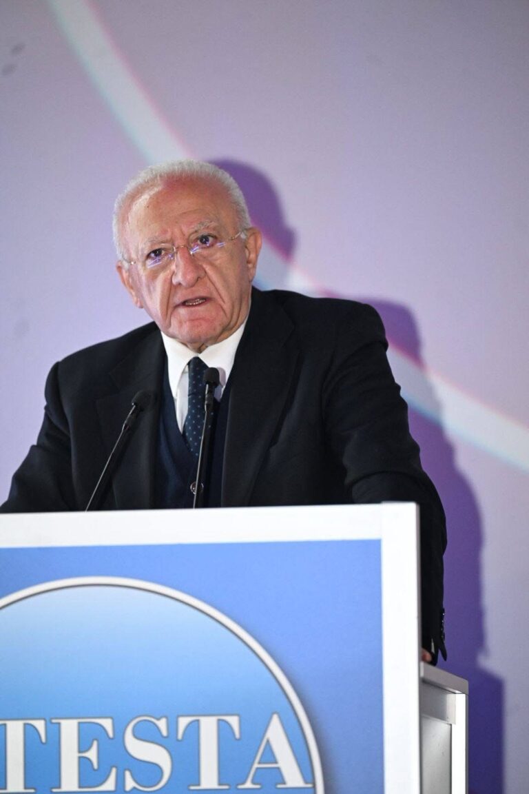 Querela a Report, De Luca “corregge” Fico: non può ritirarla, la porterò avanti da solo