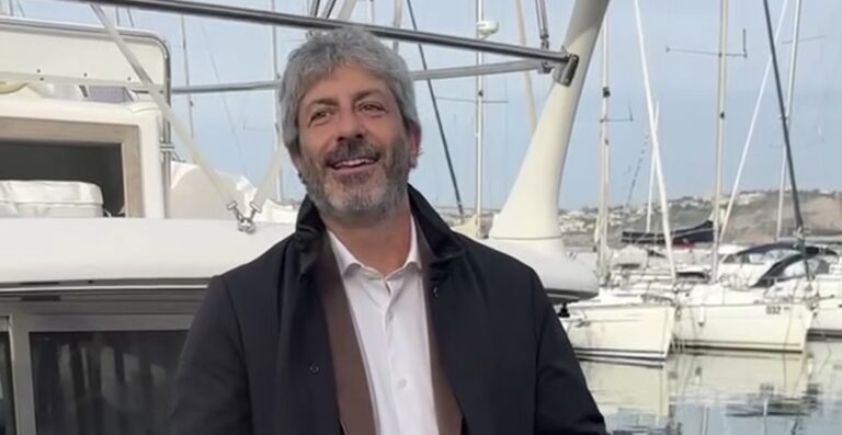 Fico e il comizio dal gozzo che “ossessiona” il centrodestra: non ci fermano con le schifezze