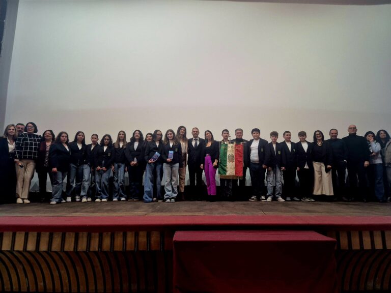 “Il Convitto Nazionale di Avellino trionfa al School Movie Awards con “Storia di una maglietta blu””