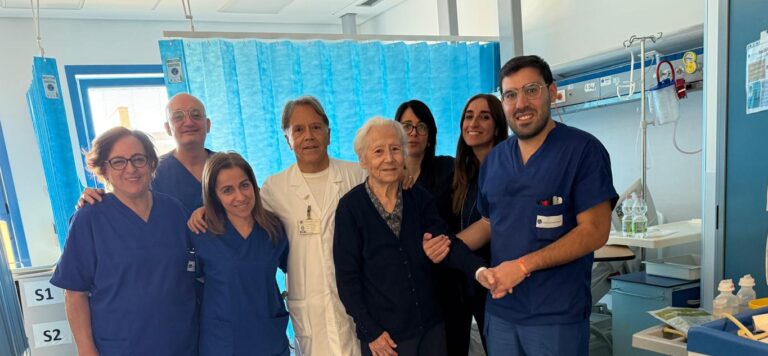 A 100 anni nonna Gerarda batte l’ictus e torna a casa sulle sue gambe