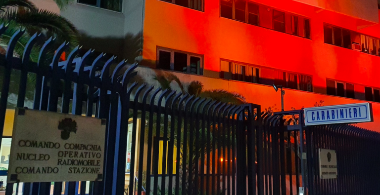 I Carabinieri del Comando Provinciale di Avellino aderiscono alla campagna “Orange the World” contro la violenza di genere: caserme illuminate di arancione