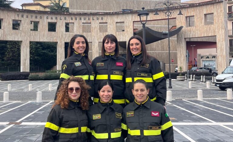 FOTO/ Una squadra tutta al femminile per dire NO alla violenza sulle donne