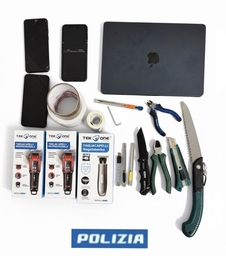 Arrestate due persone per furto in un centro commerciale