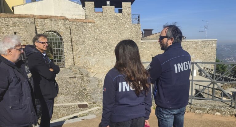 Montefredane, sopralluogo dell’INGV per l’installazione di una stazione geodetica e di una stazione sismica