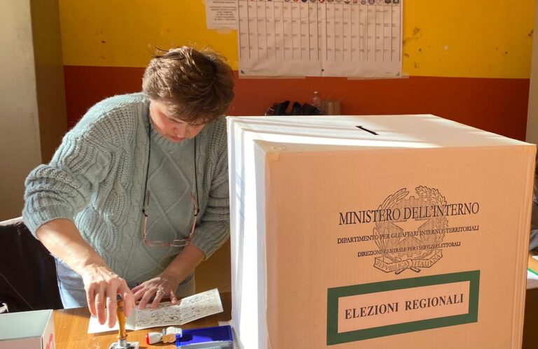 Regionali, in Irpinia  alle 23 ha votato il 29,9% degli elettori: nel 2020 alle urne  il 36,8%