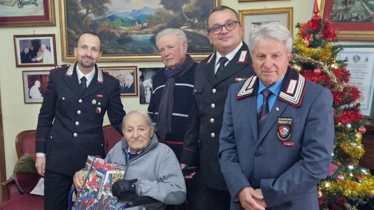 Montemiletto: Si ripete la tradizione della consegna del calendario storico dei Carabinieri a “Zio Pietro”
